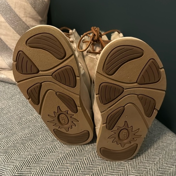 UGG Australia Boots - Picture 3 of 3